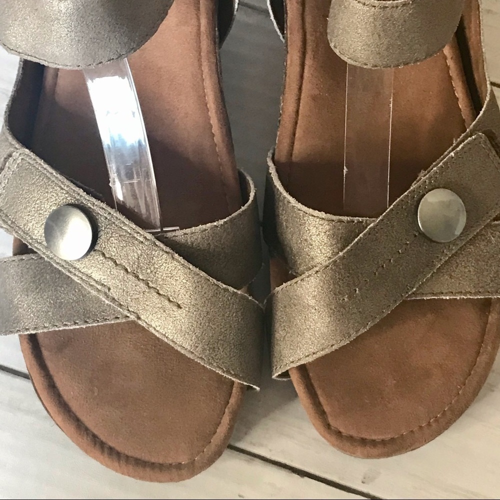 OTBT Sandey Wedge Metallic Sandal - Picture 6 of 11